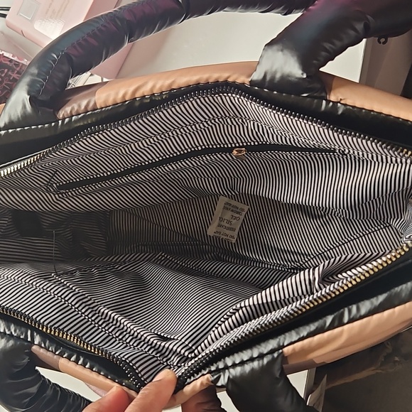 Stylish Black and Tan Tote Bag - Picture 4 of 7